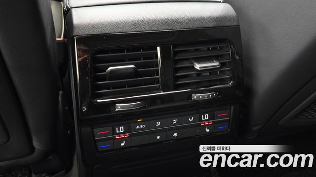 Volkswagen Touareg 2024 — photo 34