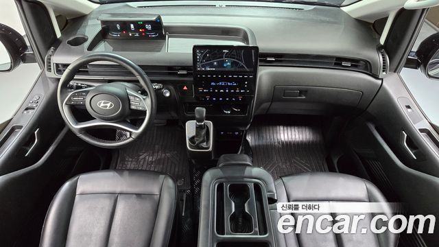 Hyundai Staria 2025 — photo 10
