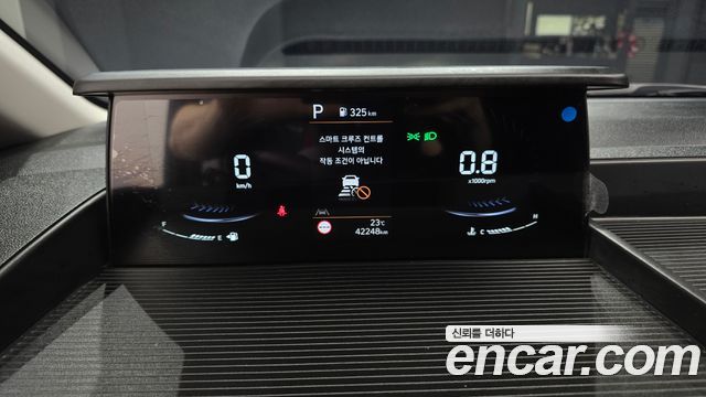 Hyundai Staria 2025 — photo 11