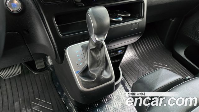 Hyundai Staria 2025 — photo 12