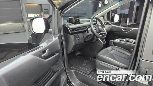 Hyundai Staria 2025 — photo 13