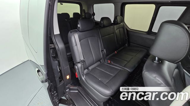 Hyundai Staria 2025 — photo 17