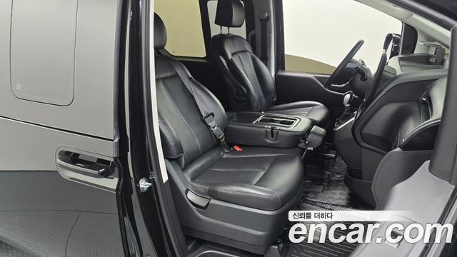 Hyundai Staria 2025 — photo 18