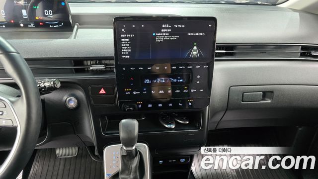 Hyundai Staria 2025 — photo 20
