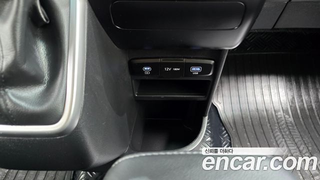 Hyundai Staria 2025 — photo 24