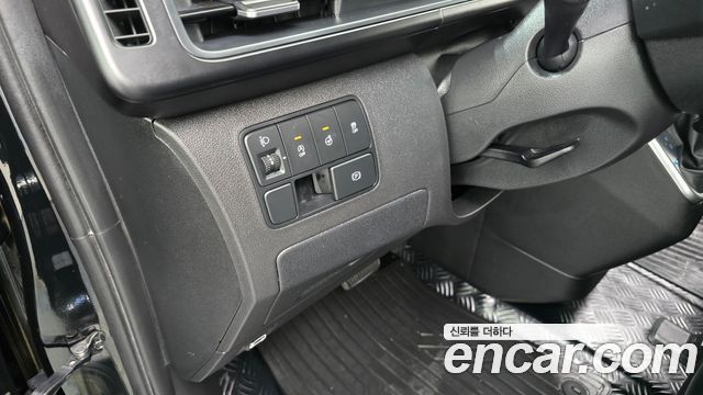 Hyundai Staria 2025 — photo 25