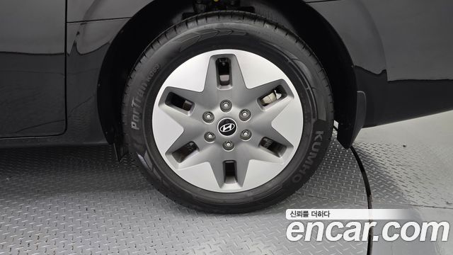 Hyundai Staria 2025 — photo 7