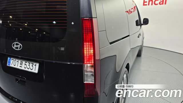 Hyundai Staria 2025 — photo 9
