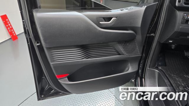 Hyundai Staria 2025 — photo 14