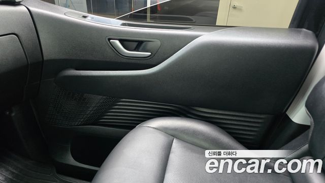 Hyundai Staria 2025 — photo 15