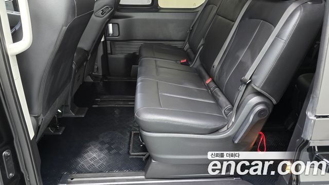 Hyundai Staria 2025 — photo 16