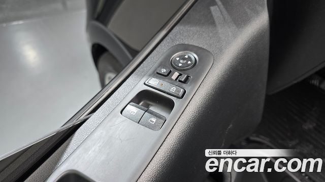 Hyundai Staria 2025 — photo 28