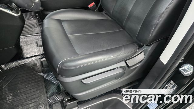 Hyundai Staria 2025 — photo 31