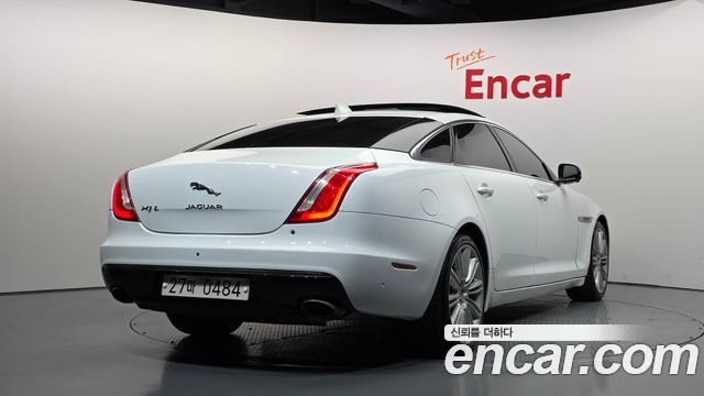 Jaguar XJ 2016 — photo 2