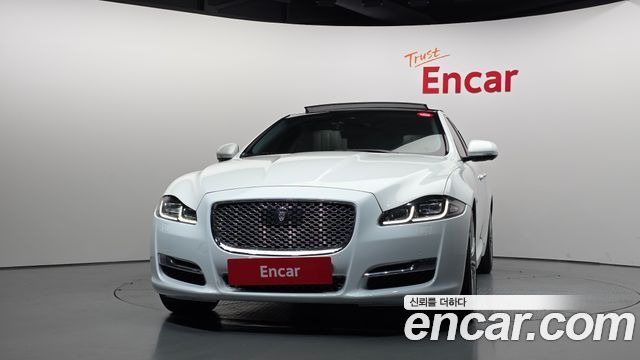 Jaguar XJ 2016 — photo 3