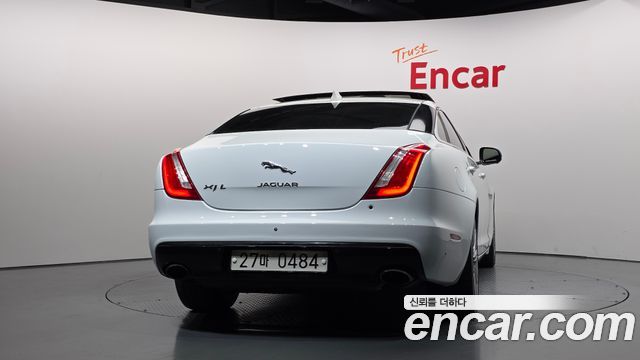 Jaguar XJ 2016 — photo 4