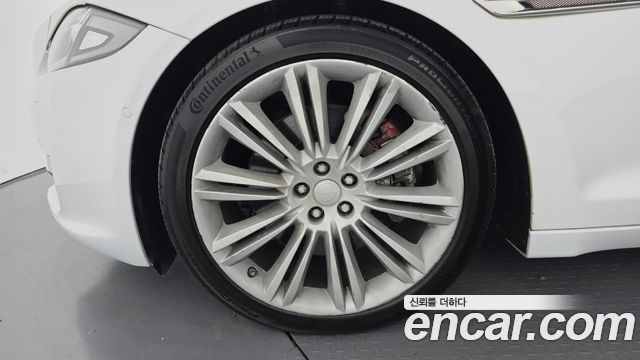 Jaguar XJ 2016 — photo 5