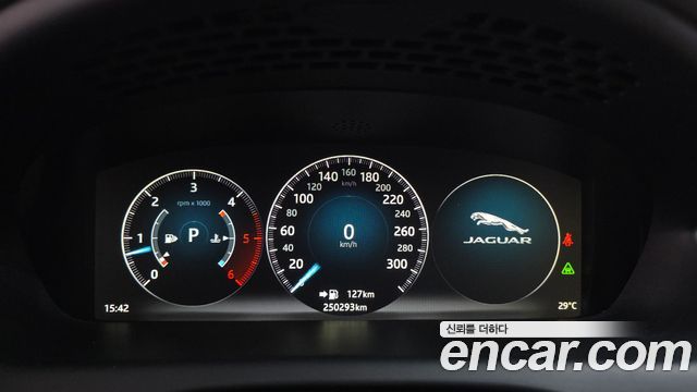 Jaguar XJ 2016 — photo 8