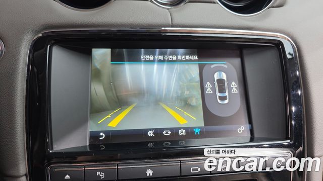 Jaguar XJ 2016 — photo 15
