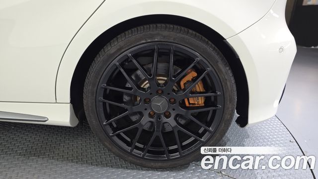 Mercedes-Benz A-Class 2018 — photo 7