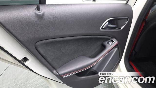 Mercedes-Benz A-Class 2018 — photo 15