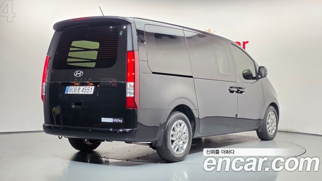 Hyundai Staria 2025 — photo 2