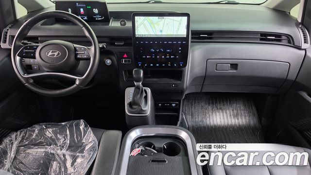 Hyundai Staria 2025 — photo 10