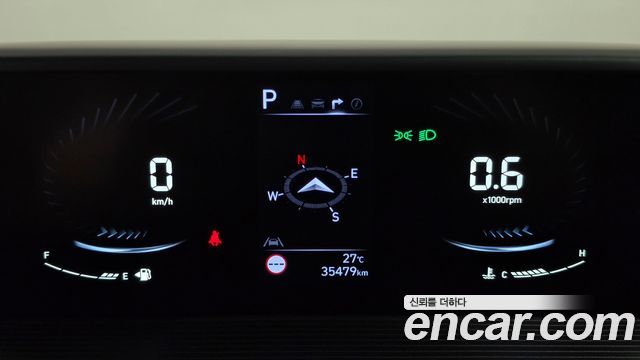 Hyundai Staria 2025 — photo 11