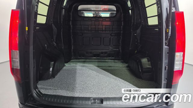Hyundai Staria 2025 — photo 25