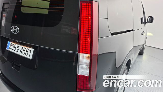 Hyundai Staria 2025 — photo 9