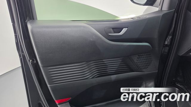 Hyundai Staria 2025 — photo 15