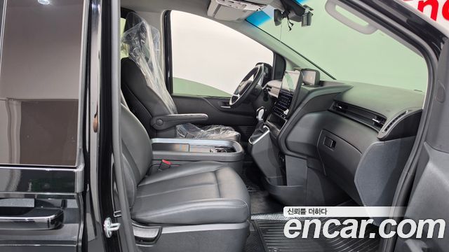 Hyundai Staria 2025 — photo 16