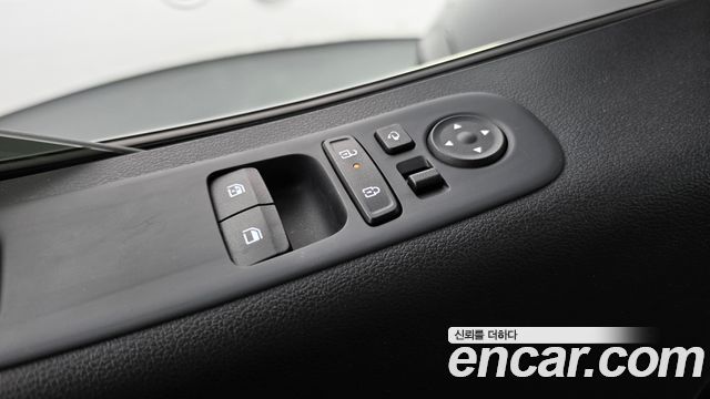 Hyundai Staria 2025 — photo 34