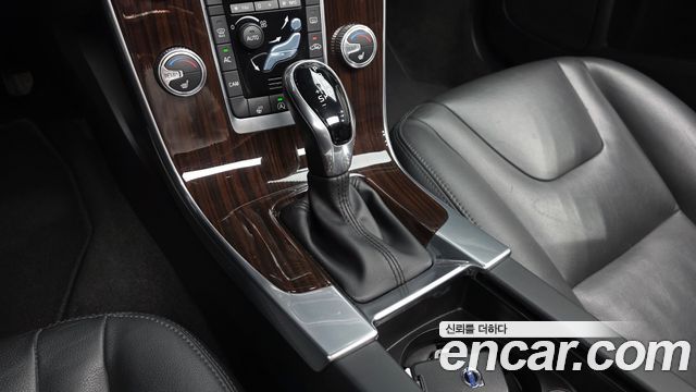 Volvo S60 2018 — photo 12