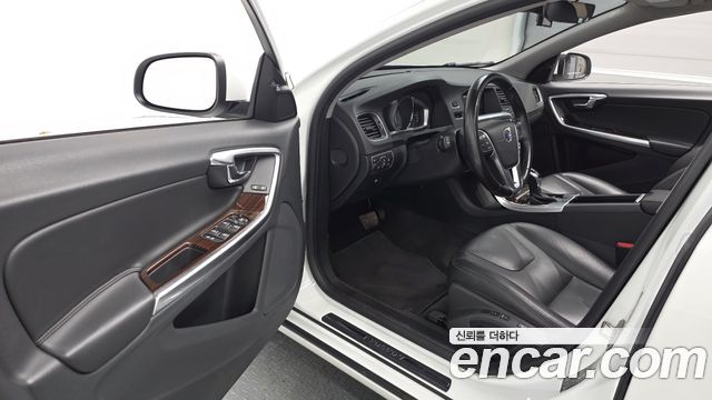 Volvo S60 2018 — photo 13