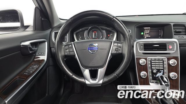 Volvo S60 2018 — photo 18