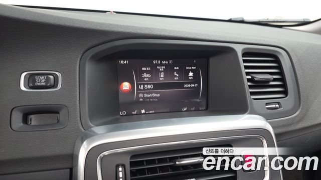 Volvo S60 2018 — photo 21