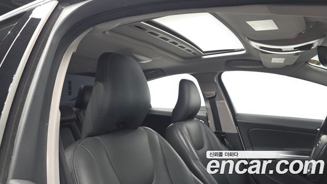 Volvo S60 2018 — photo 22