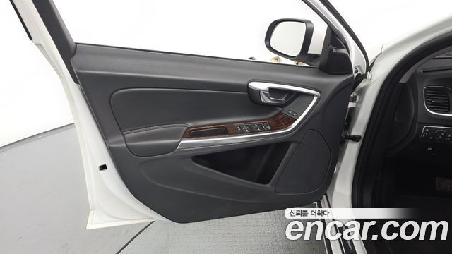 Volvo S60 2018 — photo 14