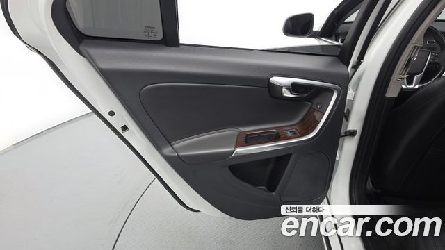 Volvo S60 2018 — photo 15