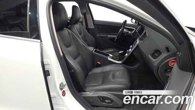Volvo S60 2018 — photo 16