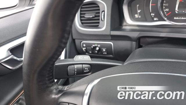 Volvo S60 2018 — photo 27