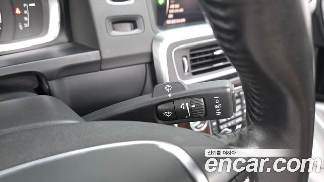 Volvo S60 2018 — photo 28