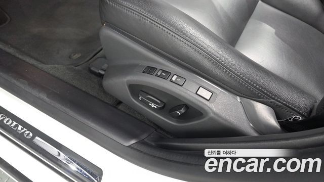 Volvo S60 2018 — photo 29