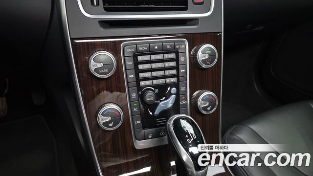 Volvo S60 2018 — photo 30