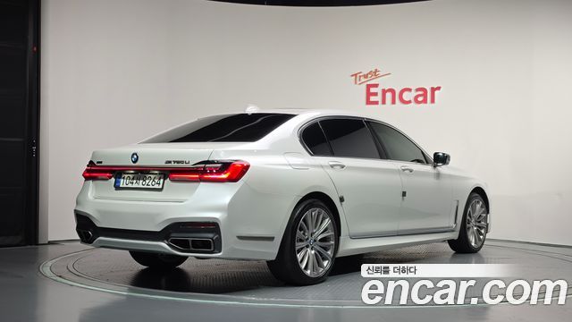 BMW 7-Series 2016 — photo 2