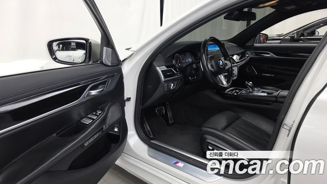 BMW 7-Series 2016 — photo 10