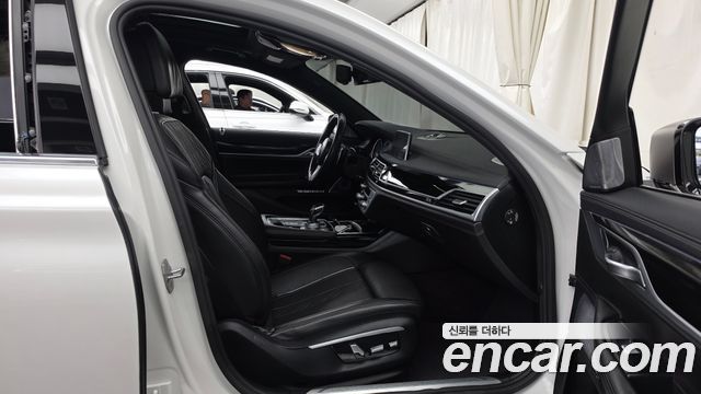 BMW 7-Series 2016 — photo 11