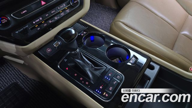 Kia Canival 2016 — photo 9
