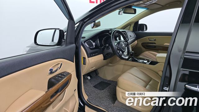 Kia Canival 2016 — photo 10